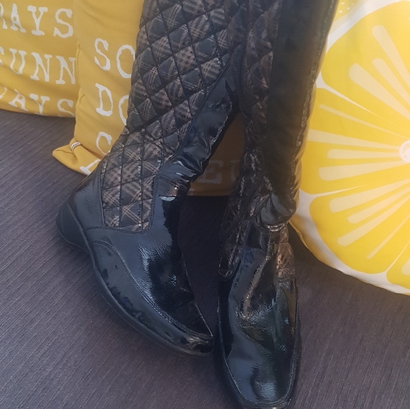 💖HOST PICK💖!👍👍!Gorgeous quilted high Boots. - Picture 2 of 4